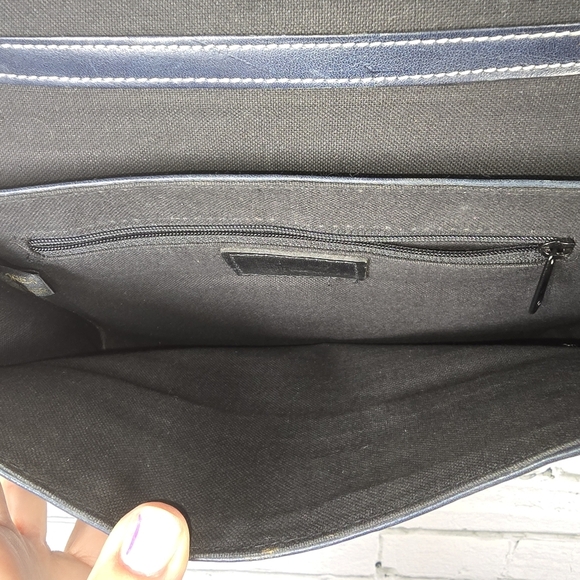 Liz Claiborne Navy Crossbody Bag - Picture 5 of 10